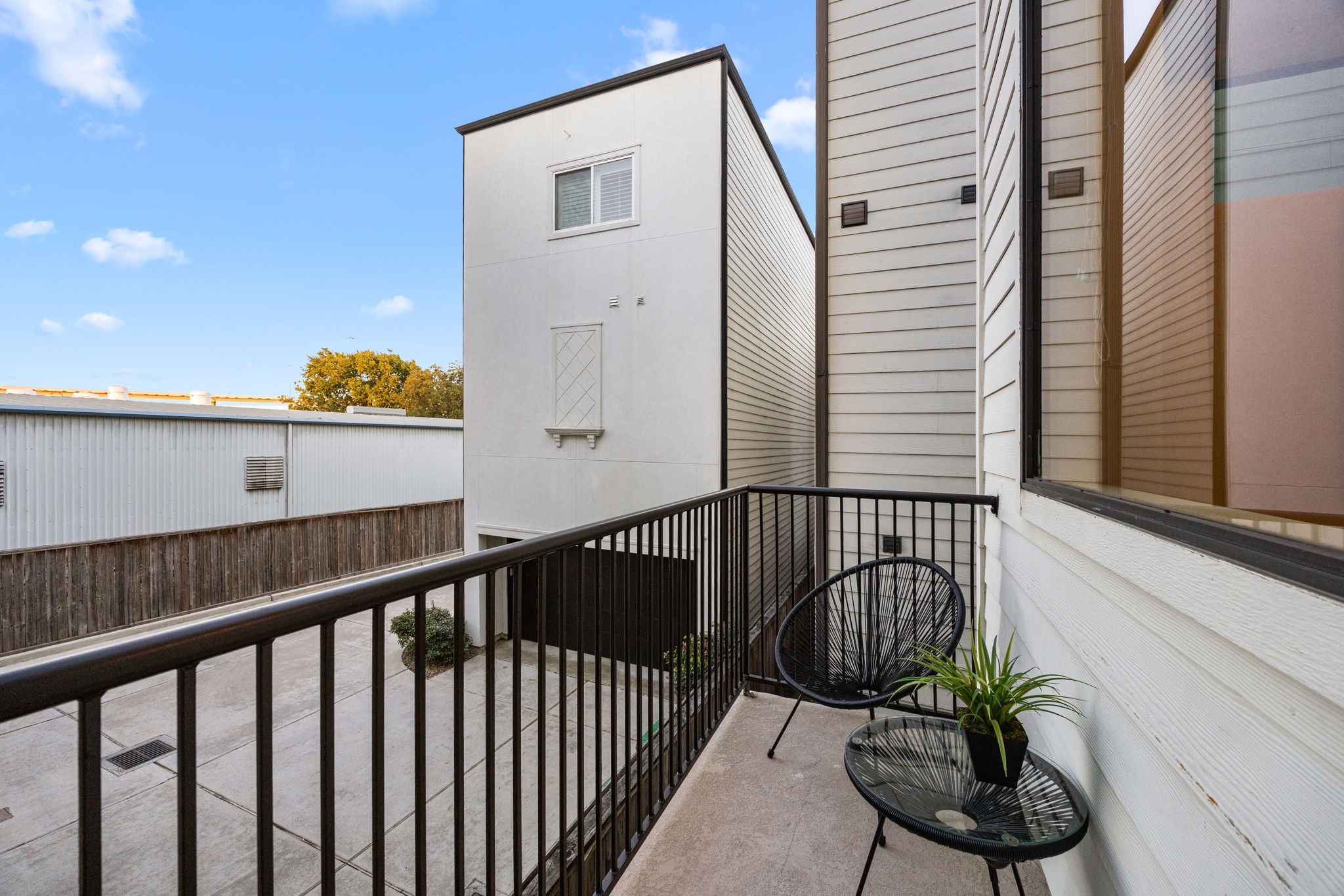 2005 Hickory Street Houston, TX 77007 - Photo 15 of 27 a view of balcony with a potted plant