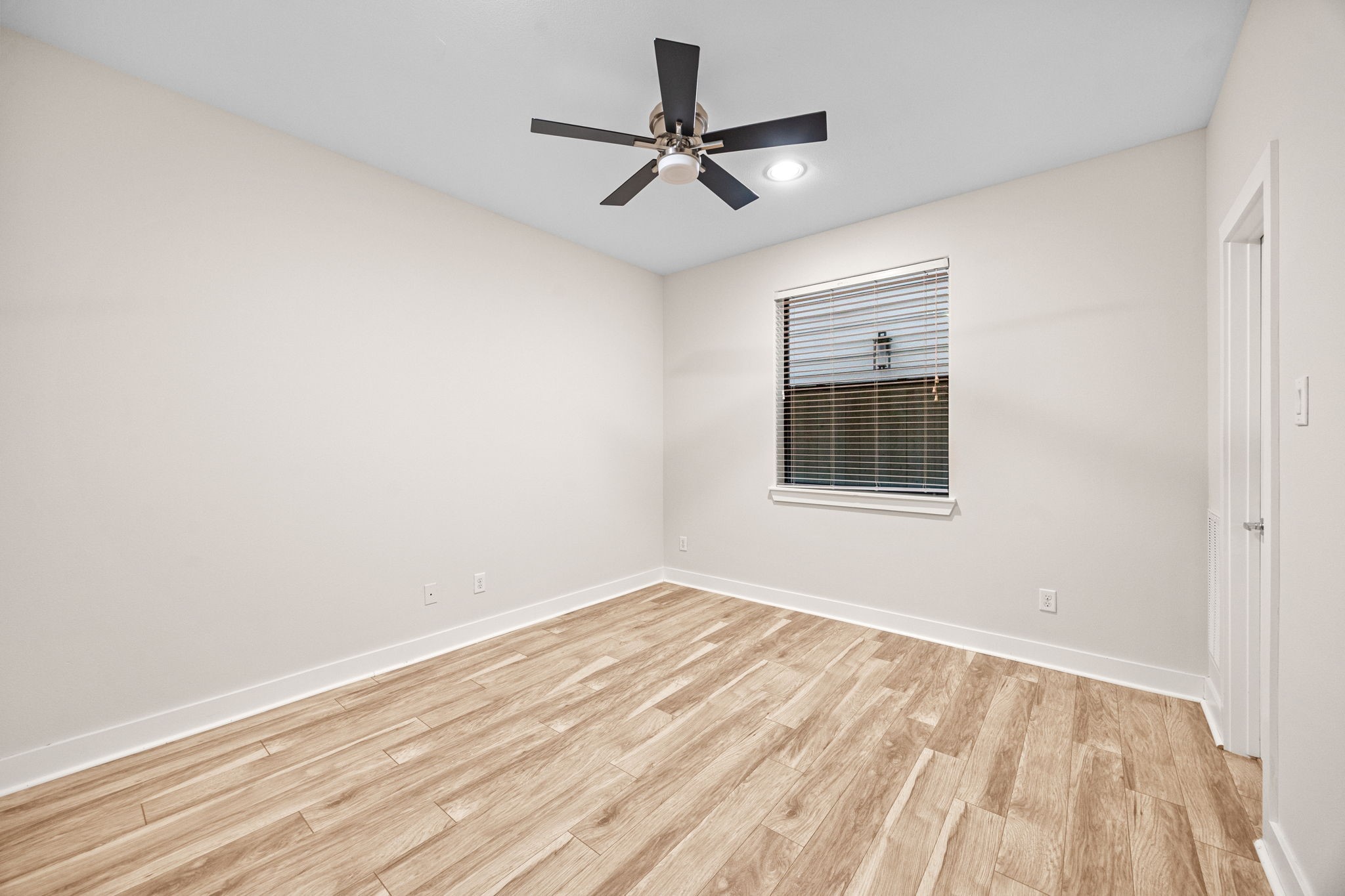 2005 Hickory Street Houston, TX 77007 - Photo 22 of 27 a view of empty room with wooden floor and ceiling fan