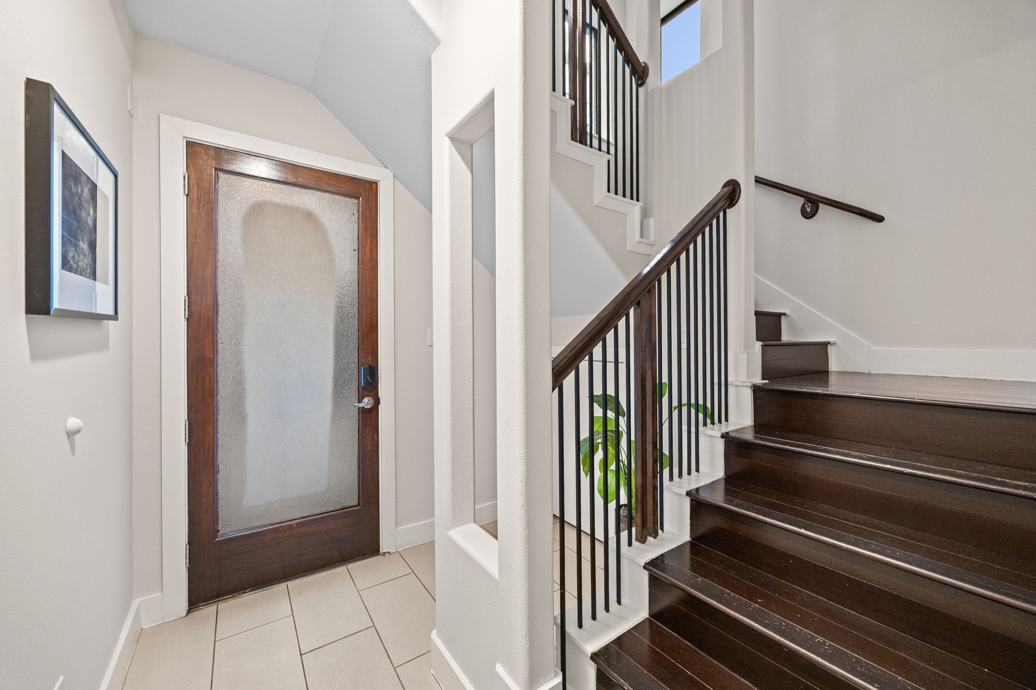 2005 Hickory Street Houston, TX 77007 - Photo 9 of 27 a view of an entryway with staircase