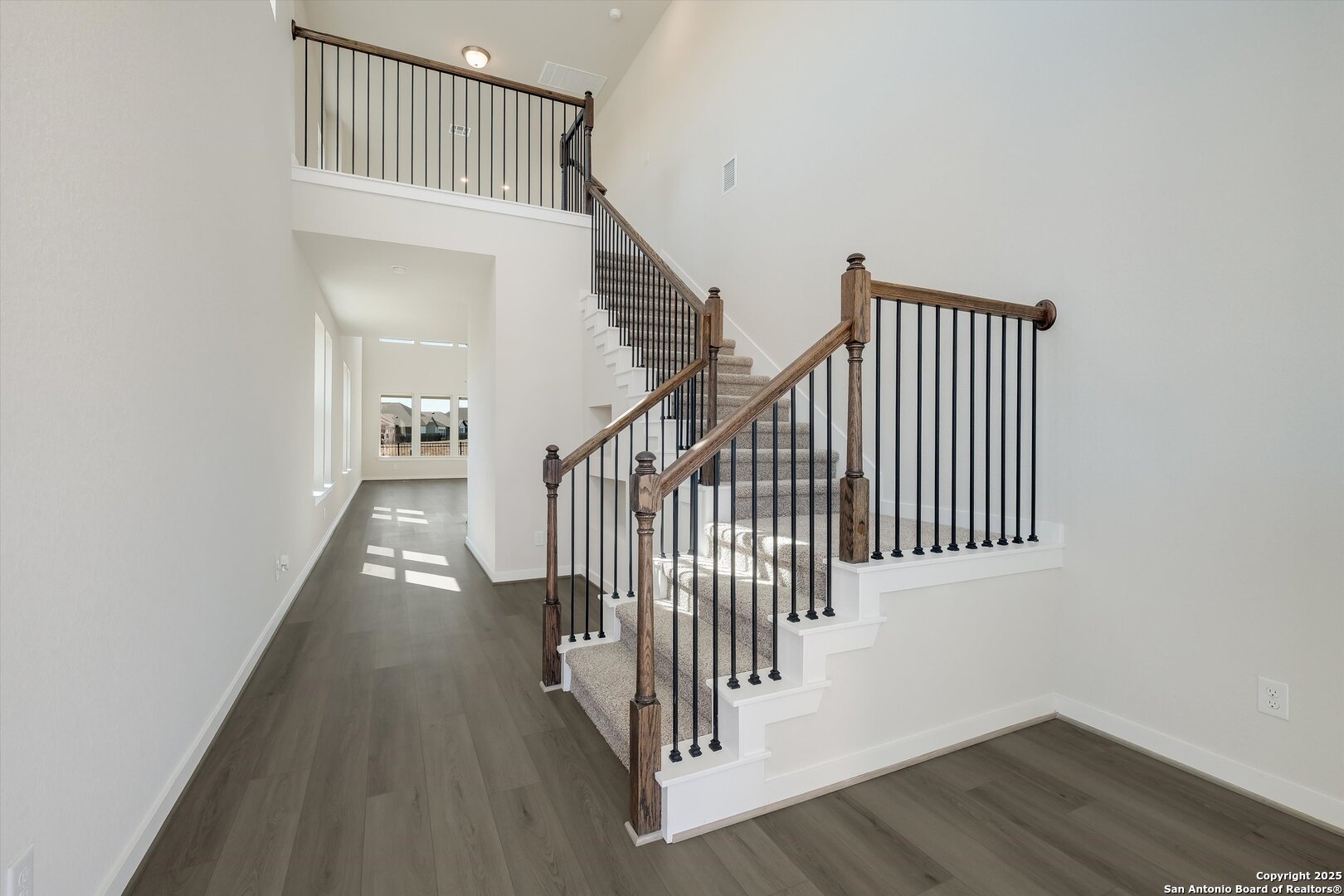 524 Foxbrook Way Cibolo, TX 78108 - Photo 2 of 18
