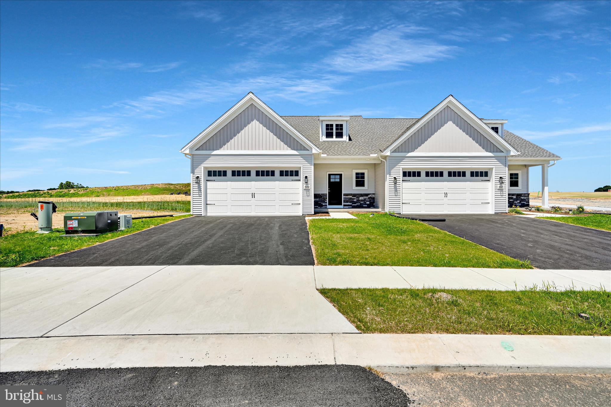 309 Ridgefield Drive Elizabethtown, PA 17022 - Photo 2 of 34 Exterior Front