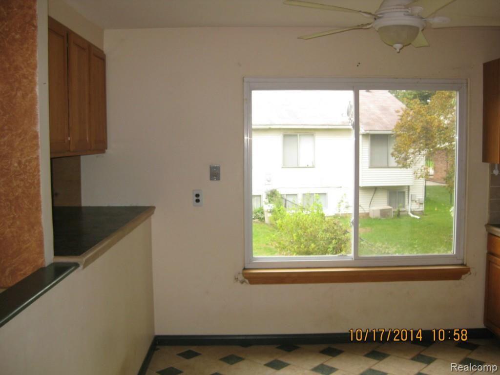 42454 Barchester Road Canton, MI 48187 - Photo 3 of 12