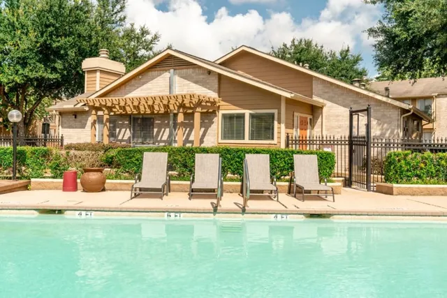 $974 | 515 South Bender Avenue, Unit 2109, Humble, TX 77338