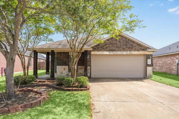 $2,150 | 3129 Sun Terrace Lane, Dickinson, TX 77539