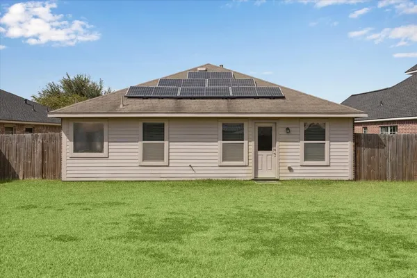 $2,150 | 3129 Sun Terrace Lane, Dickinson, TX 77539