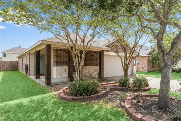 $2,150 | 3129 Sun Terrace Lane, Dickinson, TX 77539