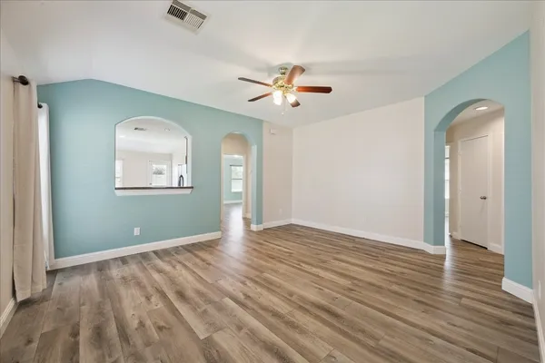 $2,150 | 3129 Sun Terrace Lane, Dickinson, TX 77539