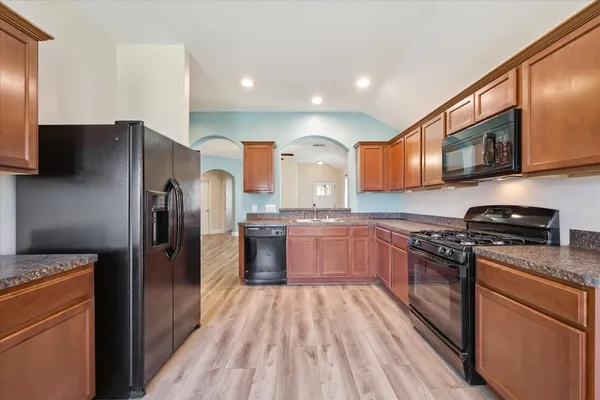 $2,150 | 3129 Sun Terrace Lane, Dickinson, TX 77539