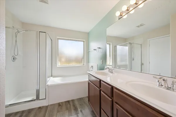 $2,150 | 3129 Sun Terrace Lane, Dickinson, TX 77539