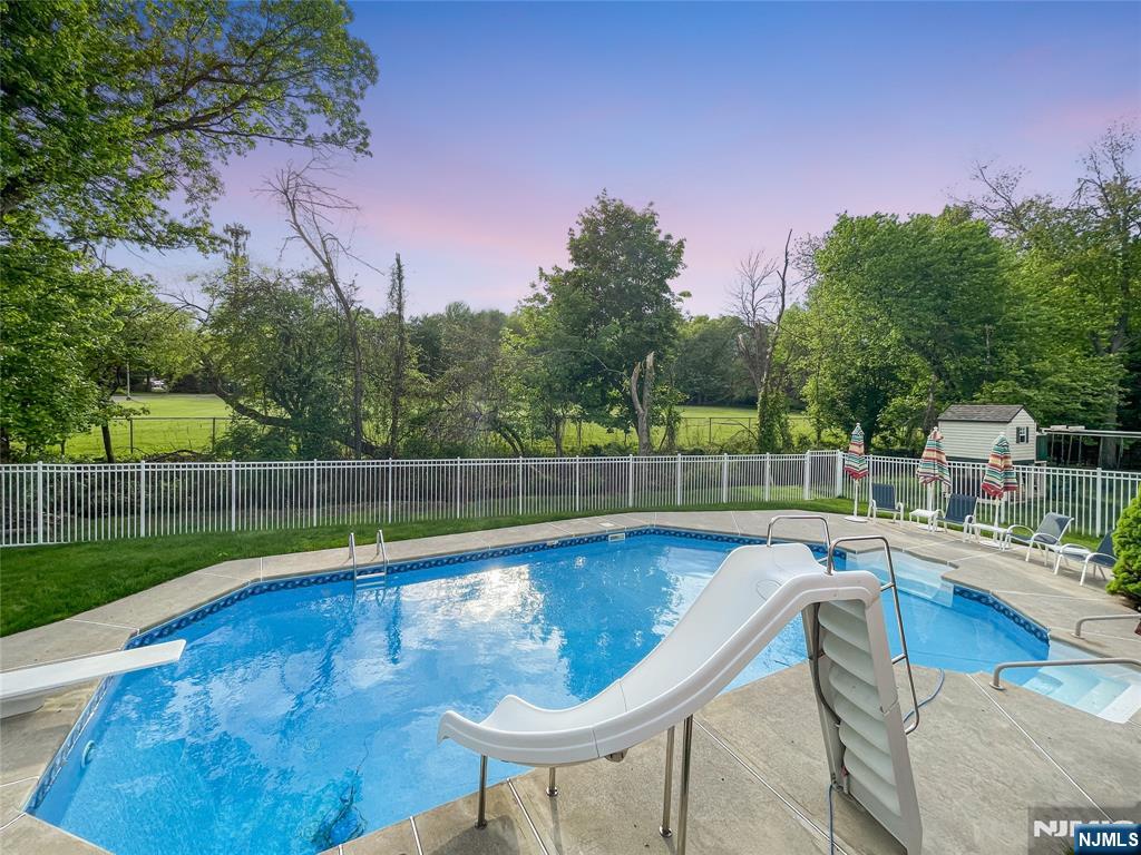 445 Nevada Street Paramus, NJ 07652 - Photo 19 of 50