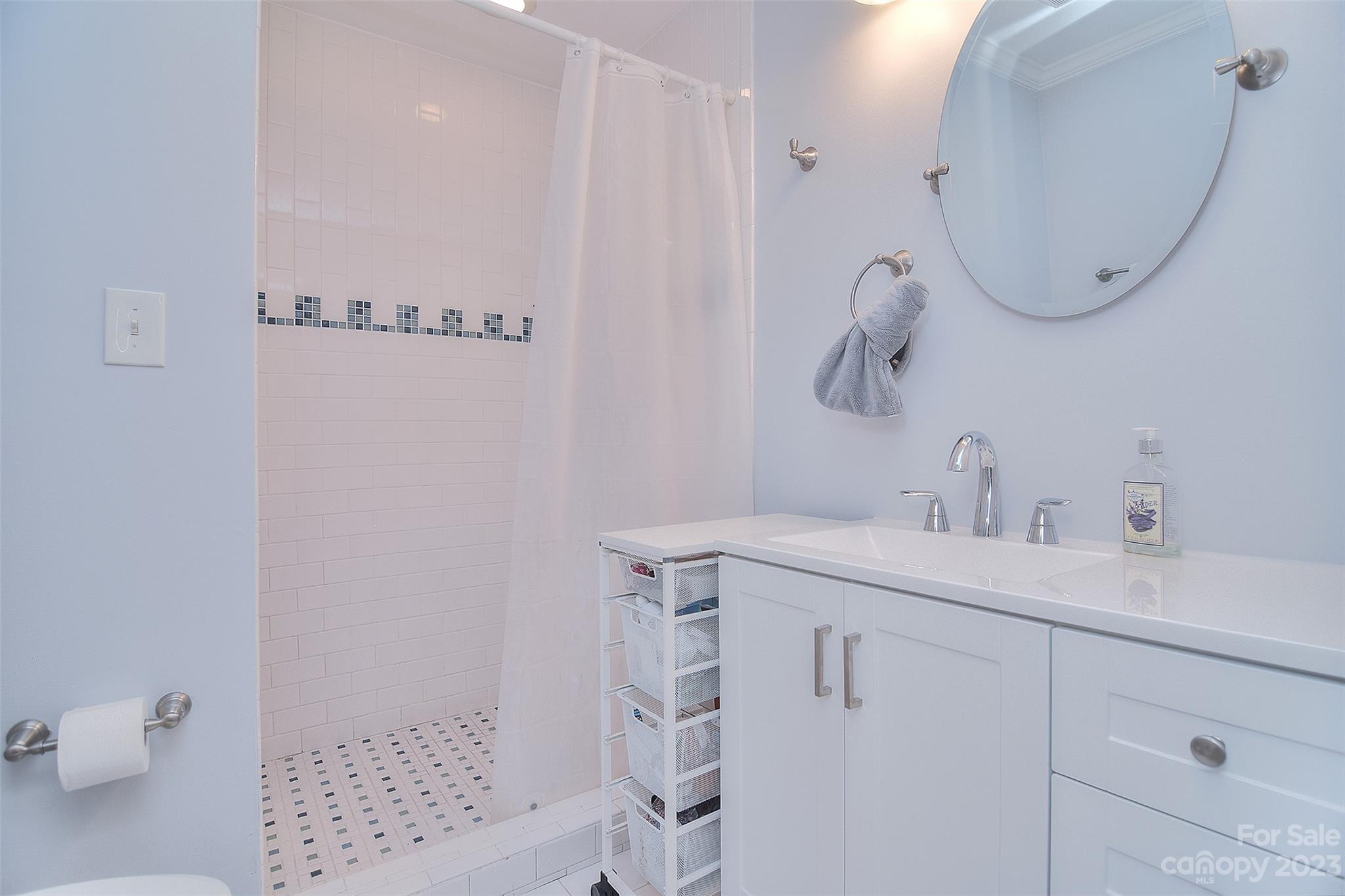 4415 Simsbury Road Charlotte, NC 28226 - Photo 27 of 36 a bathroom with a sink and a mirror