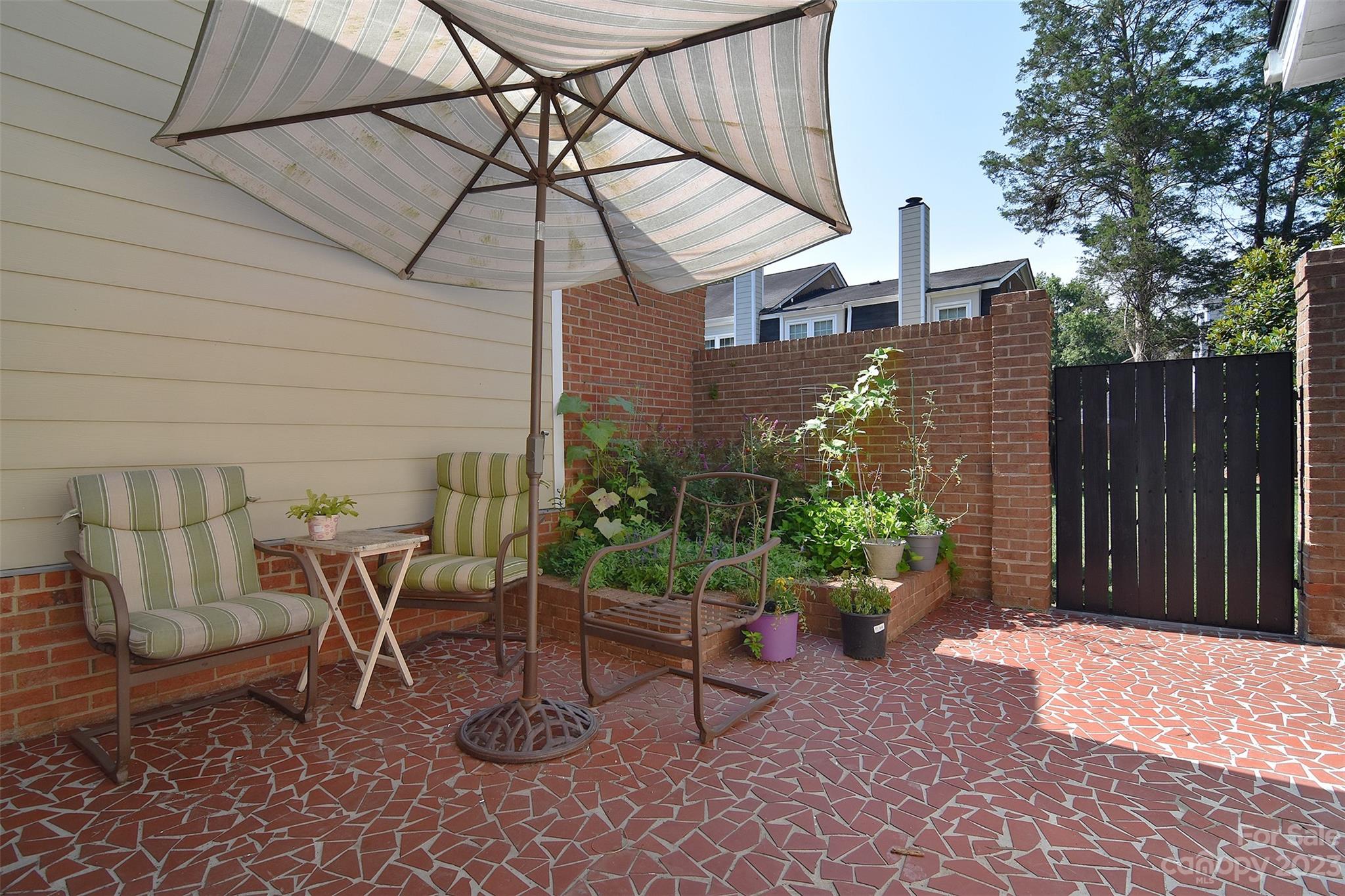 4415 Simsbury Road Charlotte, NC 28226 - Photo 31 of 36 a patio with table and chairs
