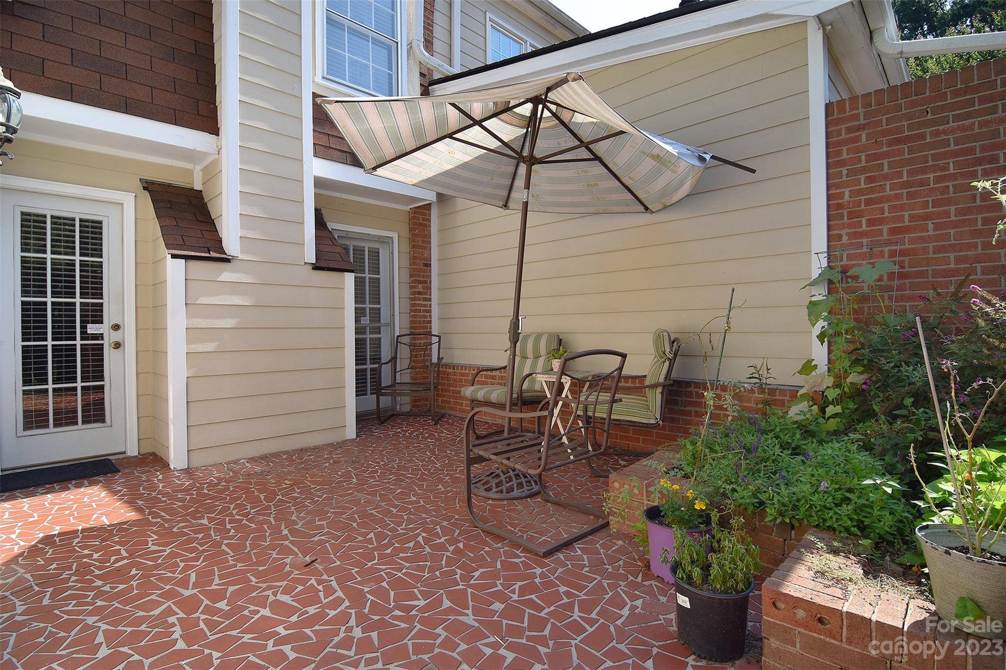 4415 Simsbury Road Charlotte, NC 28226 - Photo 32 of 36 a view of a patio with table and chairs and potted plants