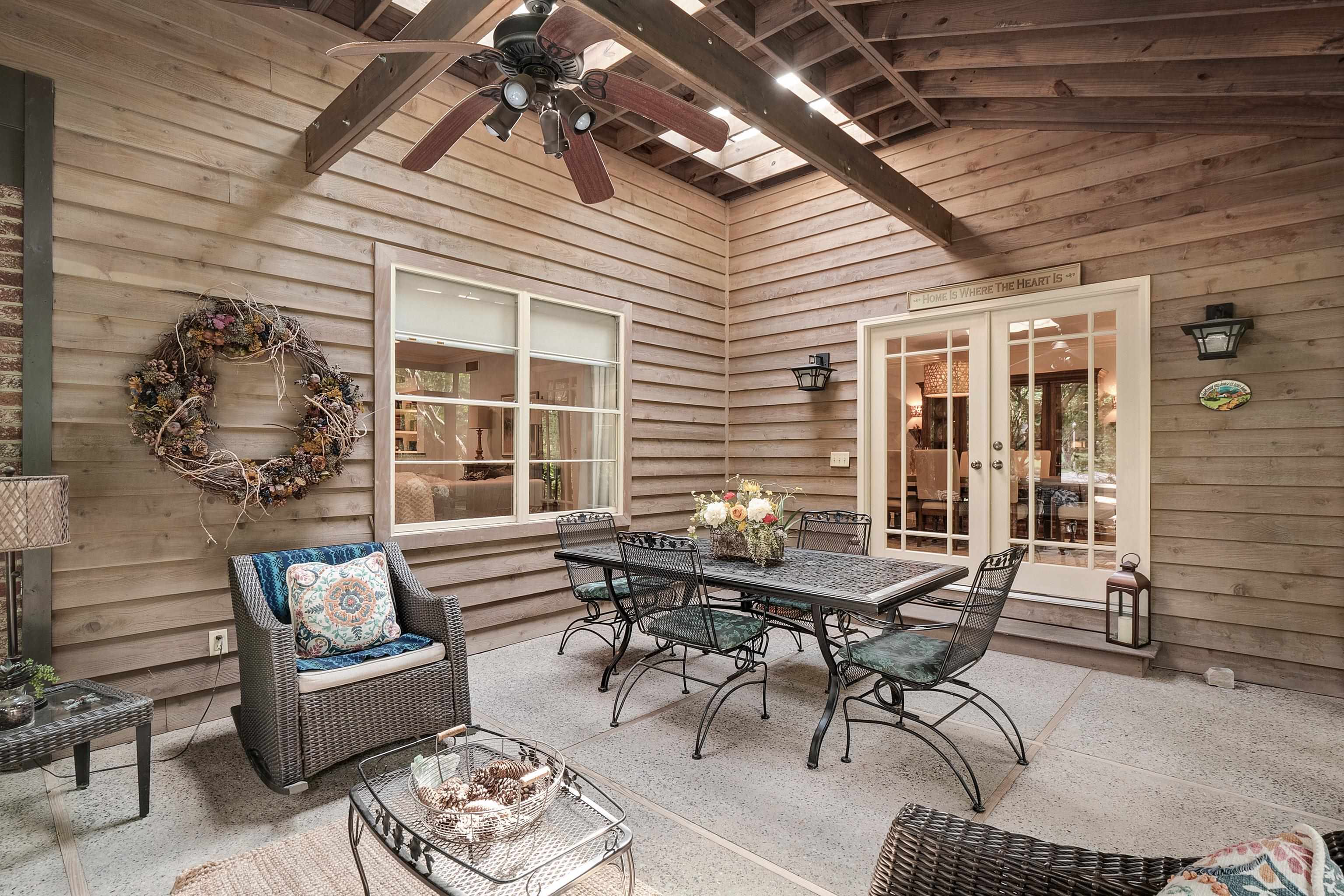 45 South Rose Road Memphis, TN 38111 - Photo 23 of 25 a building outdoor space with patio furniture and potted plants