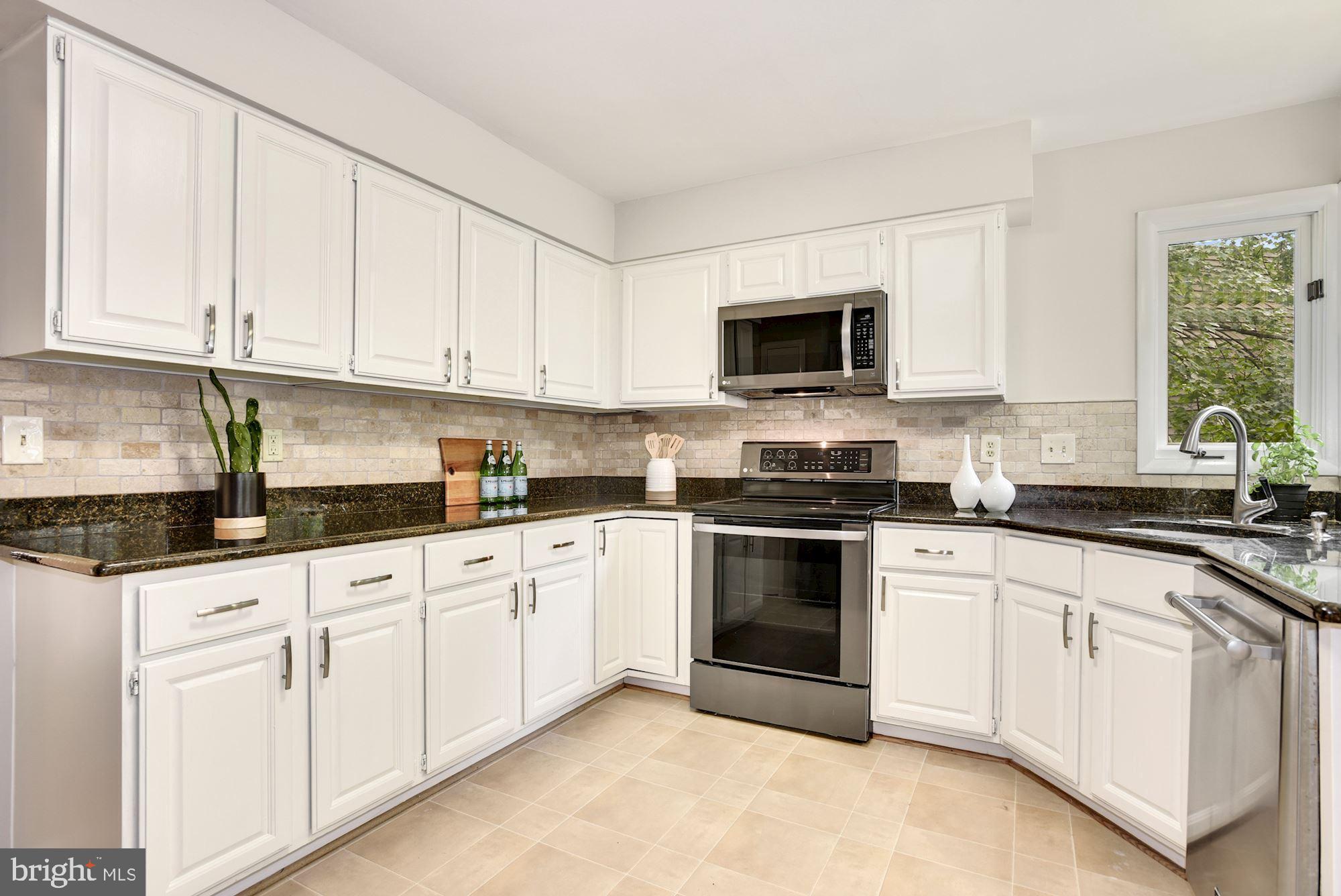 1573 Brass Lantern Way Reston, VA 20194 - Photo 15 of 46 Kitchen