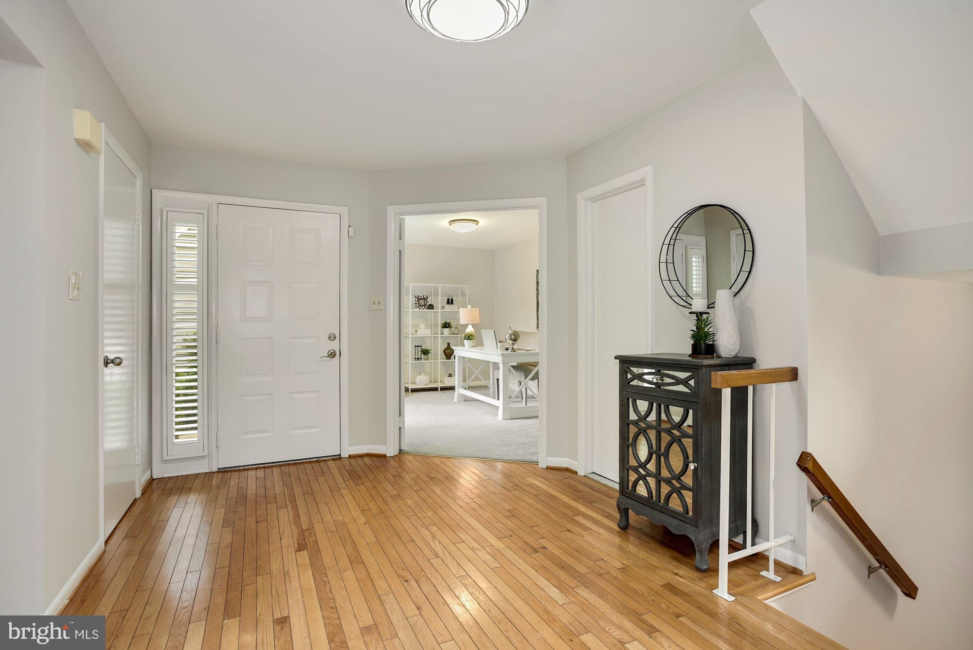 1573 Brass Lantern Way Reston, VA 20194 - Photo 6 of 46 Foyer