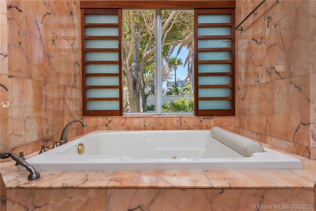 $7,200,000 | 125 Ocean Boulevard, Golden Beach, FL 33160