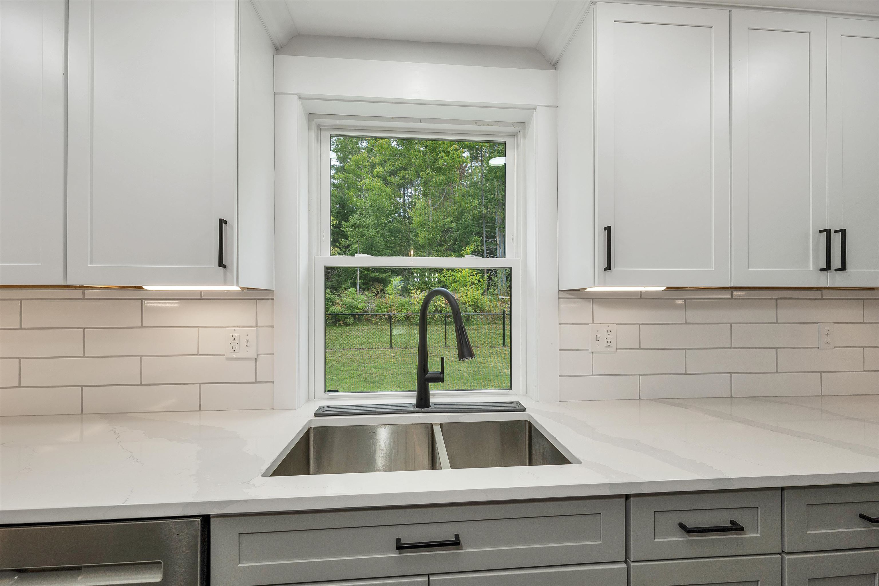329 Mountain View Road Whitefield, NH 03598 - Photo 10 of 60 Gallery Image 10