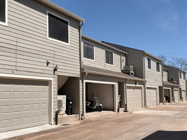 $179,000 | 2379 Briarwest Boulevard, Unit 93, Houston, TX 77077