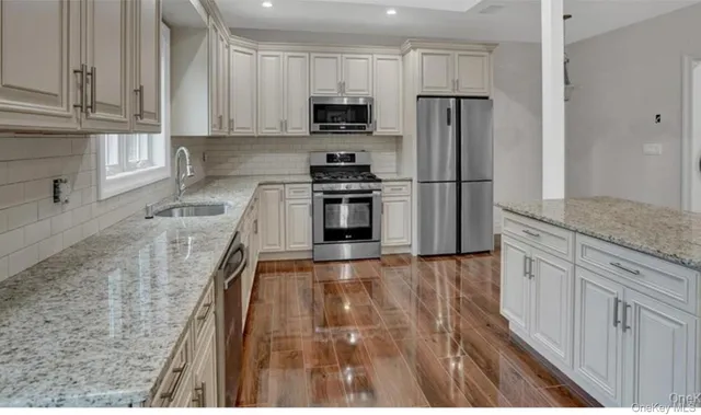 $3,700 | 9 Linda Lane, Unit 101, Pearl River, NY 10965