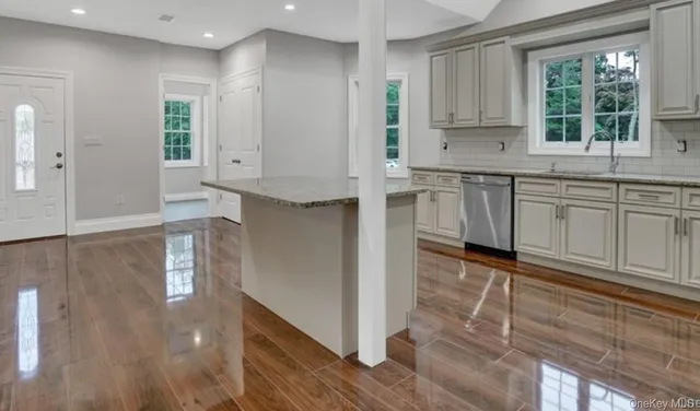 $3,700 | 9 Linda Lane, Unit 101, Pearl River, NY 10965