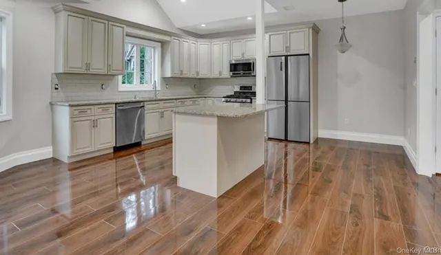 $3,700 | 9 Linda Lane, Unit 101, Pearl River, NY 10965