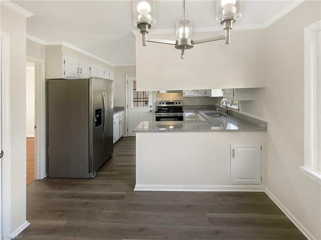 2821 Edgewood Avenue Burlington, NC 27215 - Photo 2 of 24