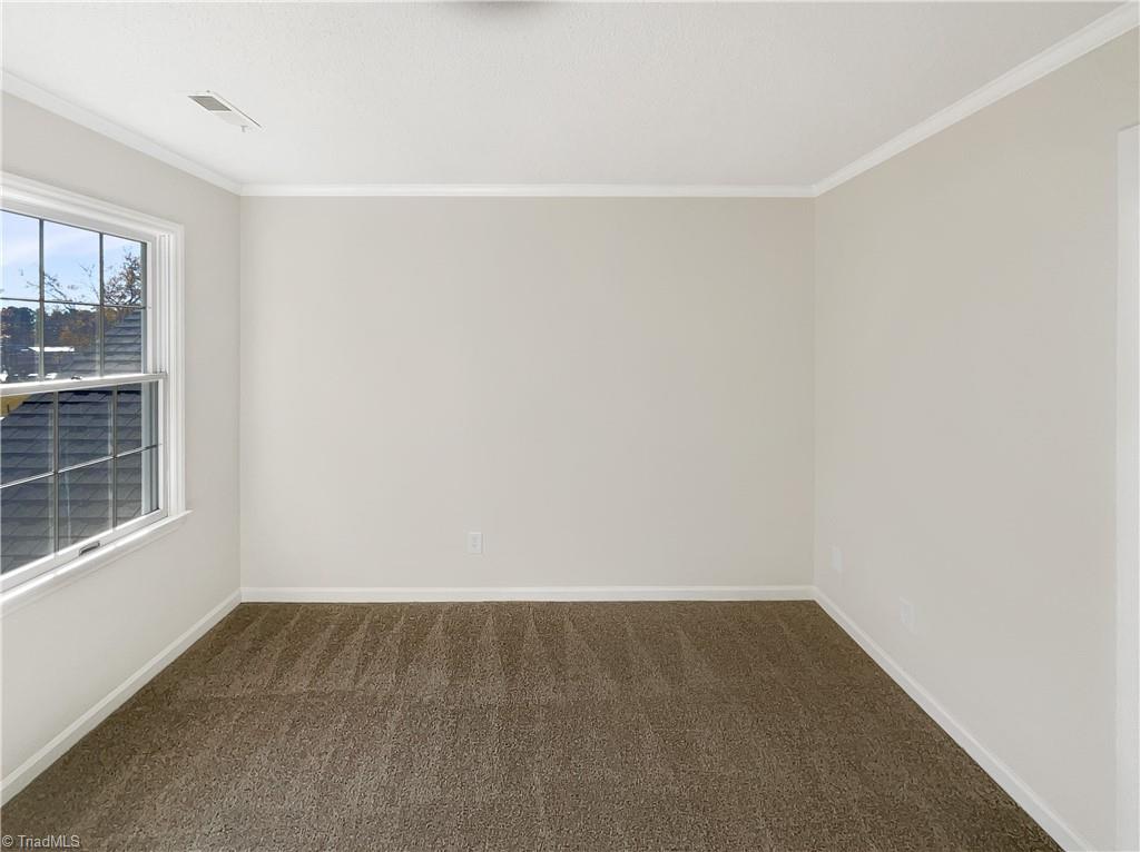 2821 Edgewood Avenue Burlington, NC 27215 - Photo 4 of 24