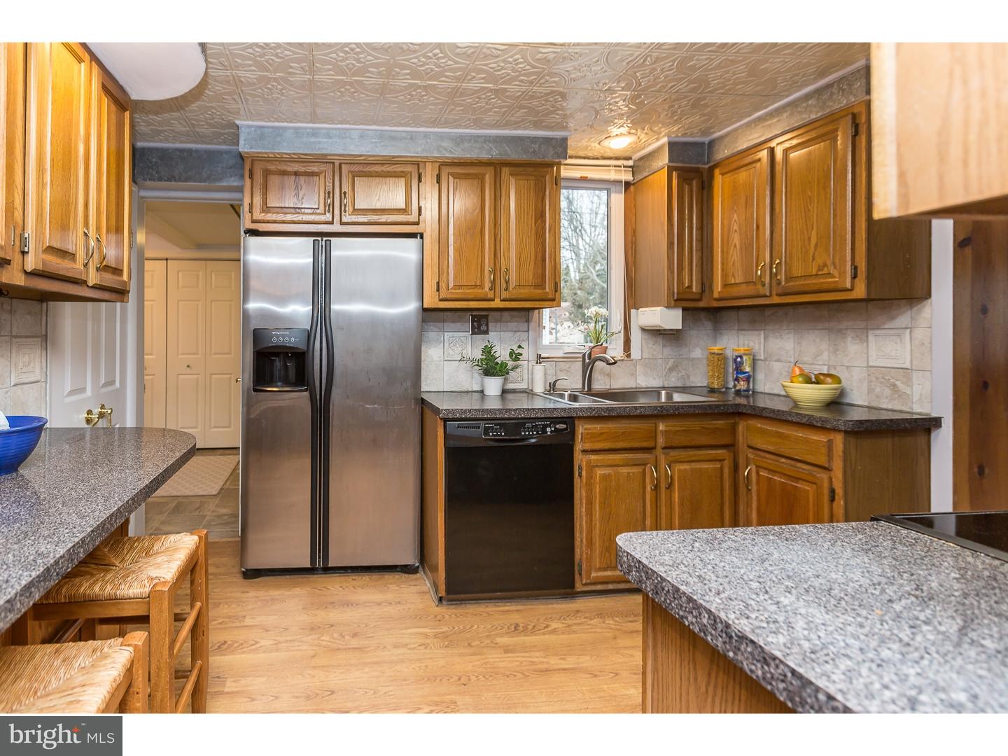 508 Holmes Road Morton, PA 19070 - Photo 7 of 25 Kitchen