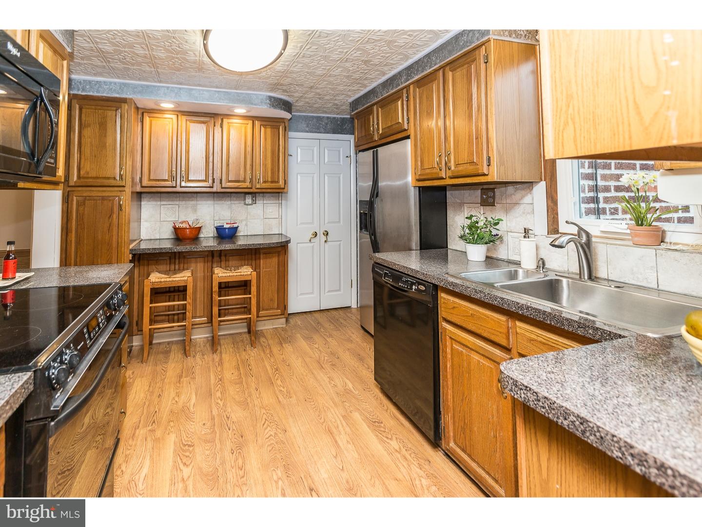 508 Holmes Road Morton, PA 19070 - Photo 8 of 25 Kitchen