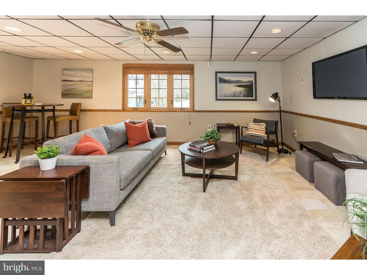 508 Holmes Road Morton, PA 19070 - Photo 10 of 25 Living Room