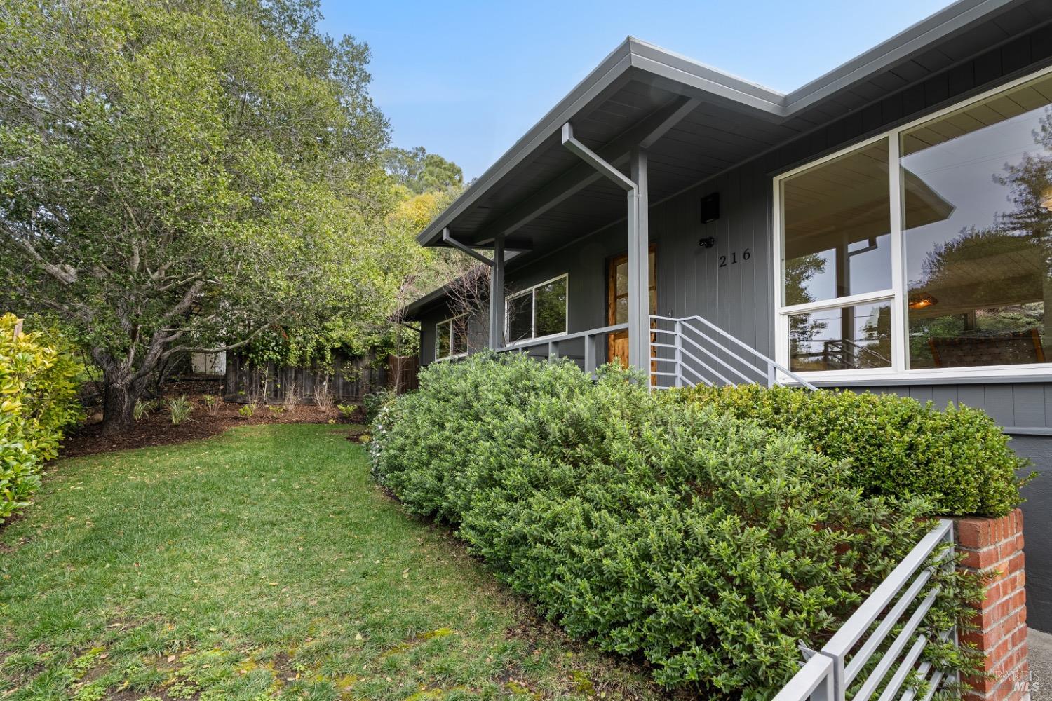 216 Redding Way San Rafael, CA 94901 - Photo 3 of 29 Gallery Image 3