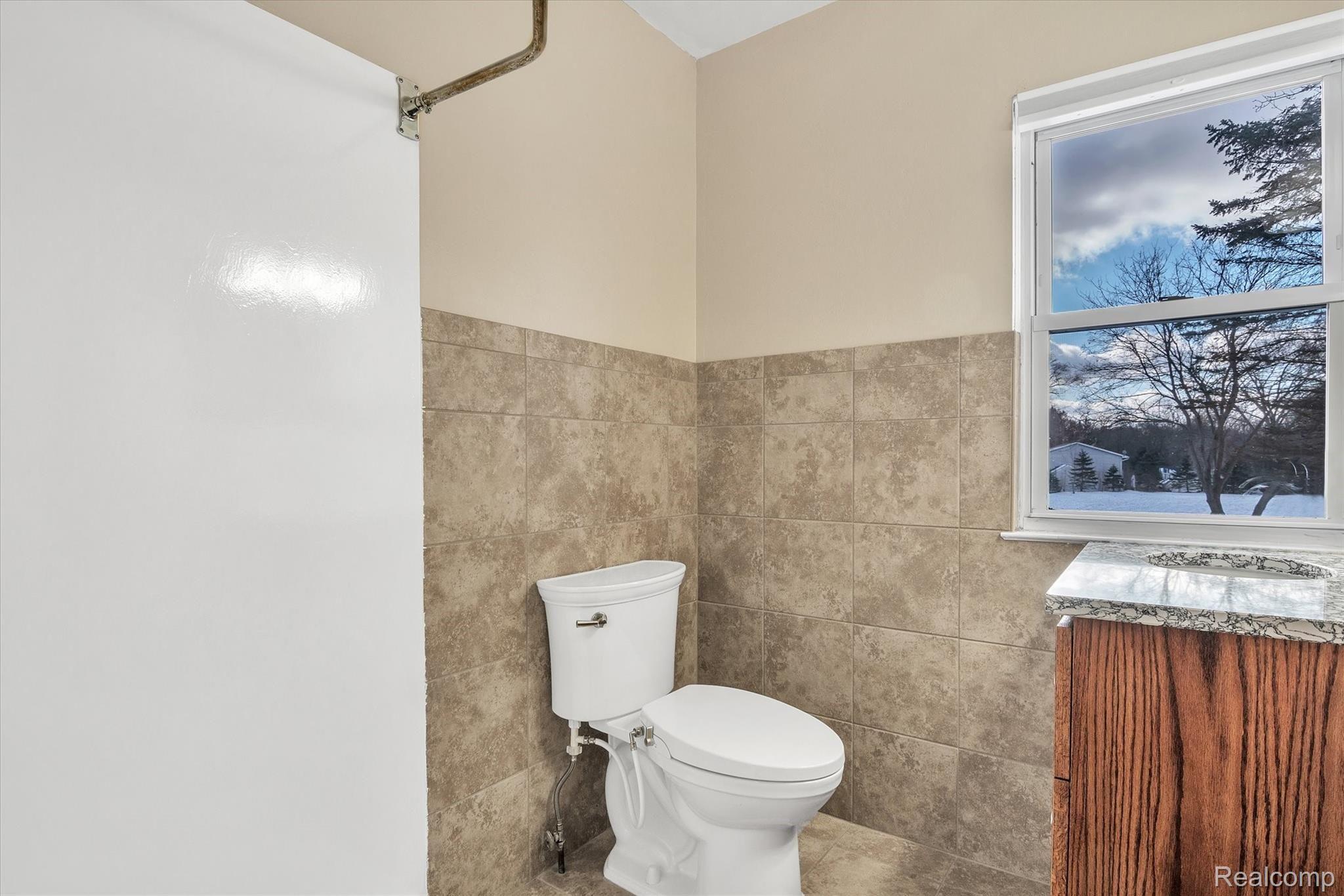 11450 Dexter-Pinckney Road Pinckney, MI 48169 - Photo 22 of 44 UPDATED BATHROOM