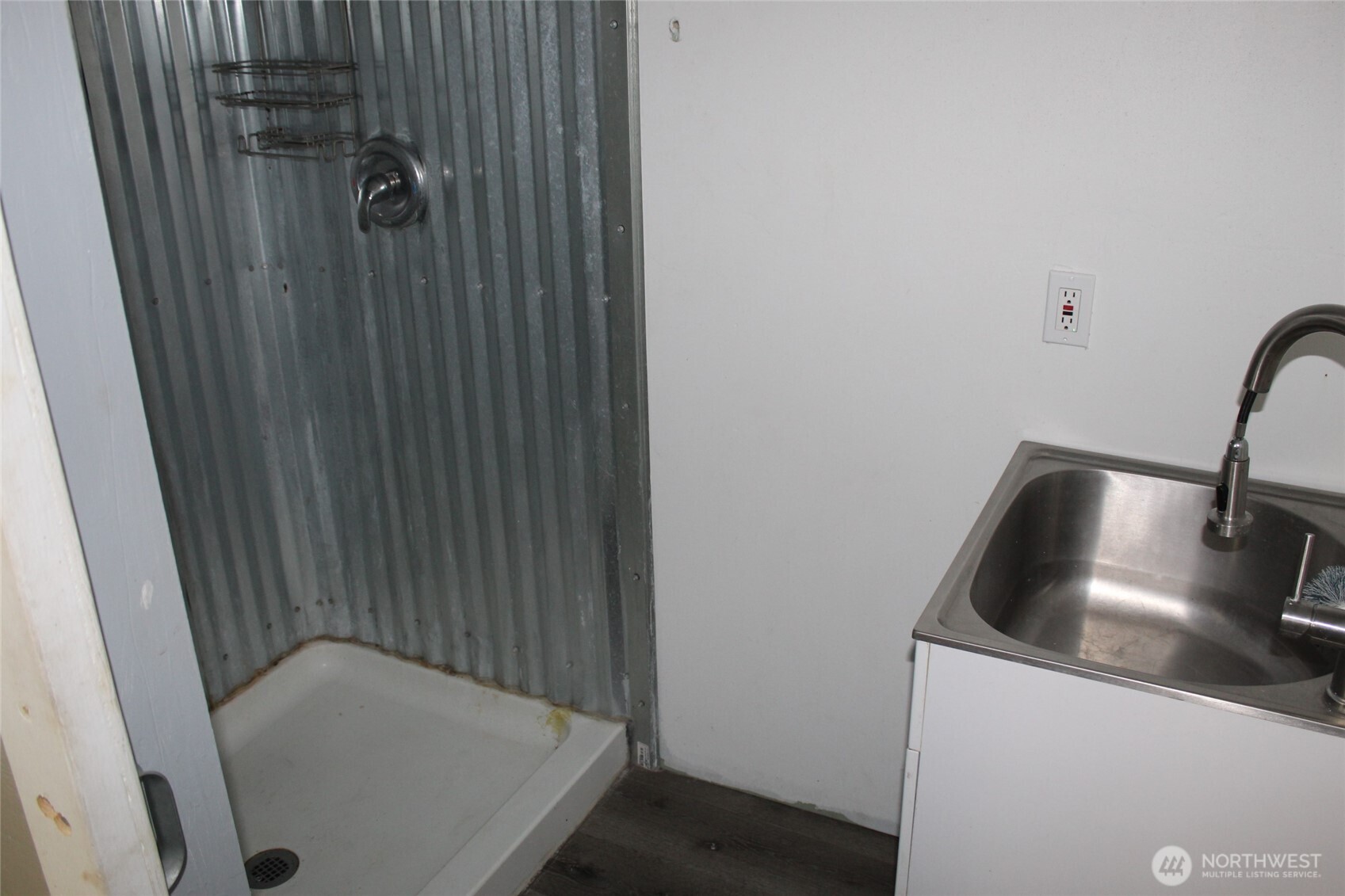 104 East 5th Avenue Ritzville, WA 99169 - Photo 14 of 19 a bathroom with a tub and sink