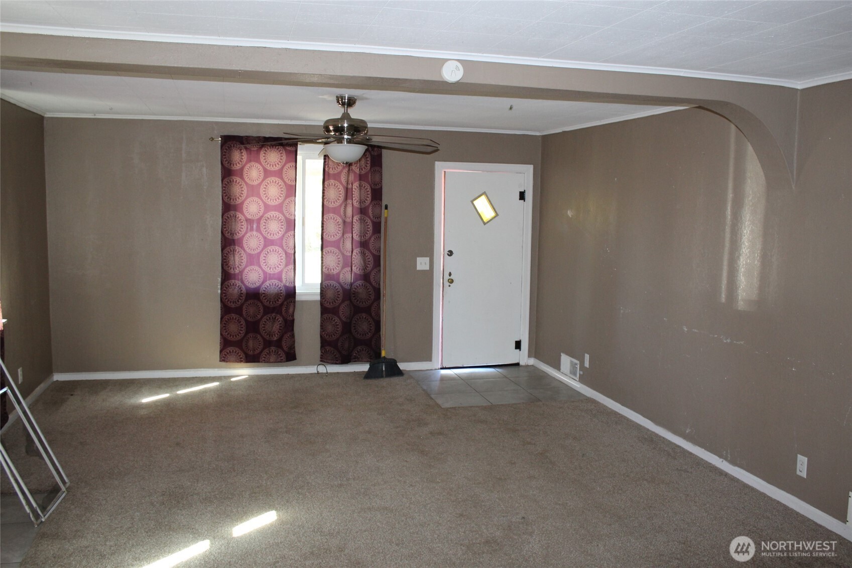 104 East 5th Avenue Ritzville, WA 99169 - Photo 4 of 19 an empty room with windows and closet