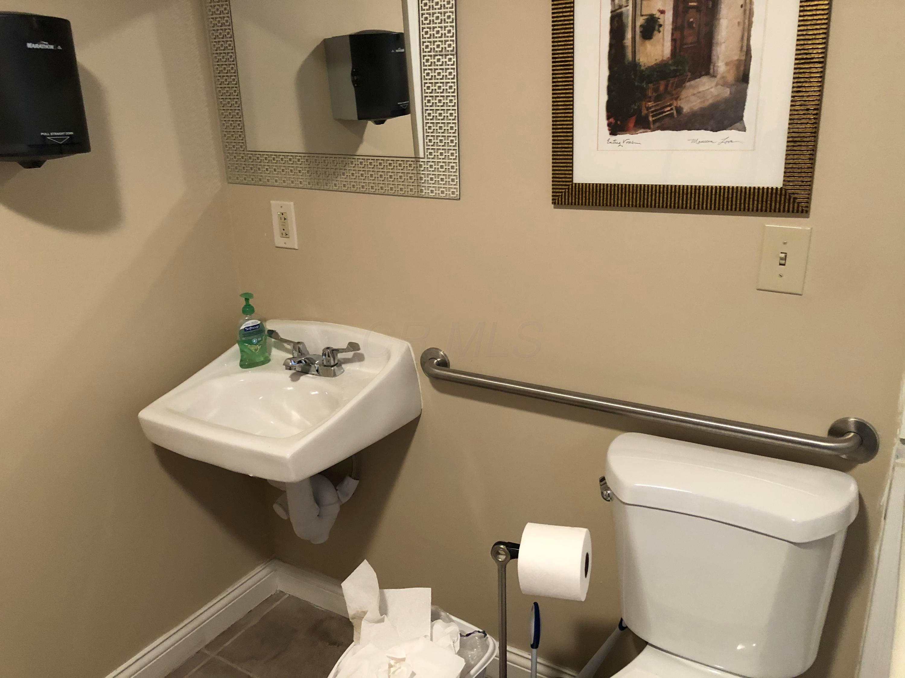 314 Agler Road Columbus, OH 43230 - Photo 7 of 10 Interior