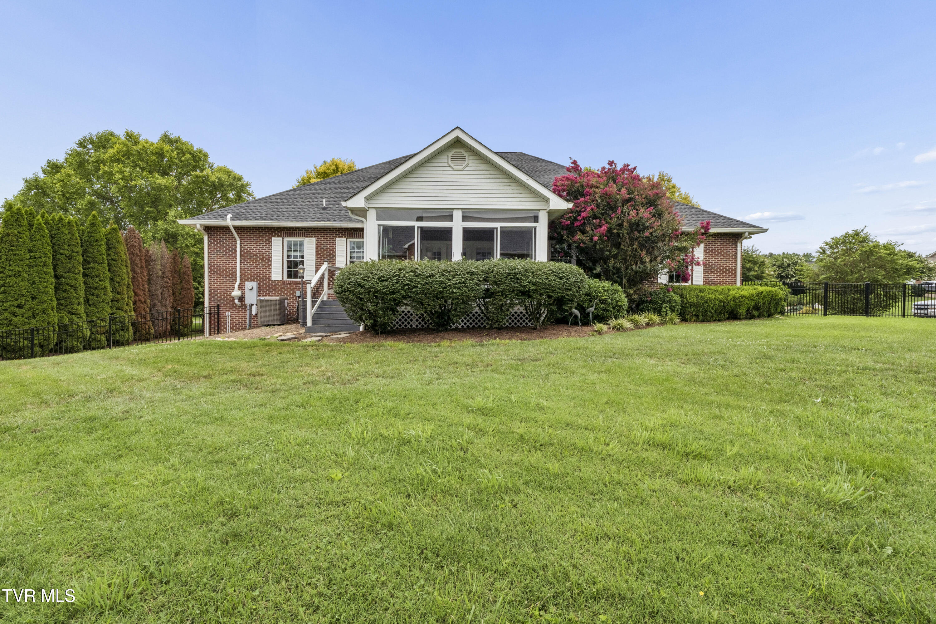 13 East Ridgefield Court Greeneville, TN 37745 - Photo 6 of 73 EeastFRidgefield-61