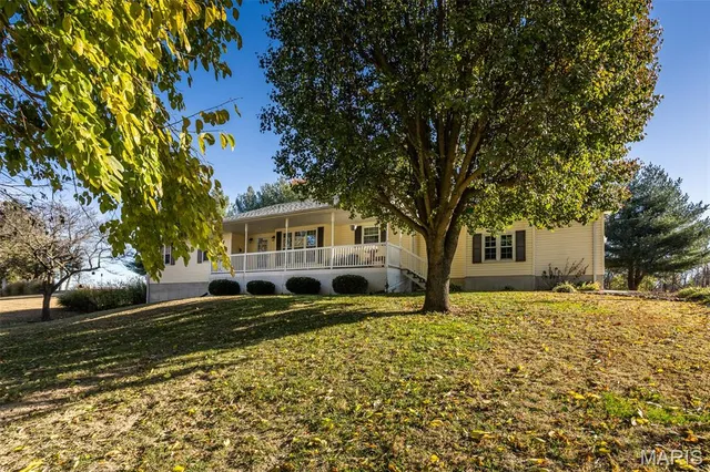 $350,000 | 40 Ridge Street, Moro, IL 62067