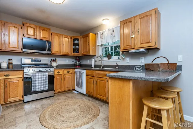 $350,000 | 40 Ridge Street, Moro, IL 62067