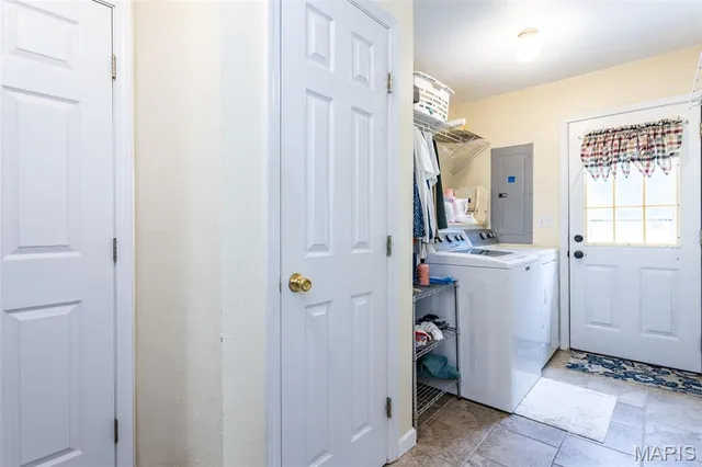 $350,000 | 40 Ridge Street, Moro, IL 62067