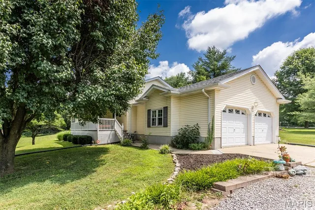 $350,000 | 40 Ridge Street, Moro, IL 62067