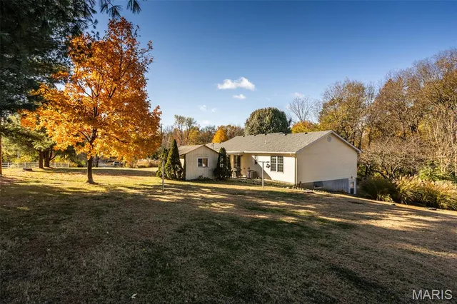 $350,000 | 40 Ridge Street, Moro, IL 62067