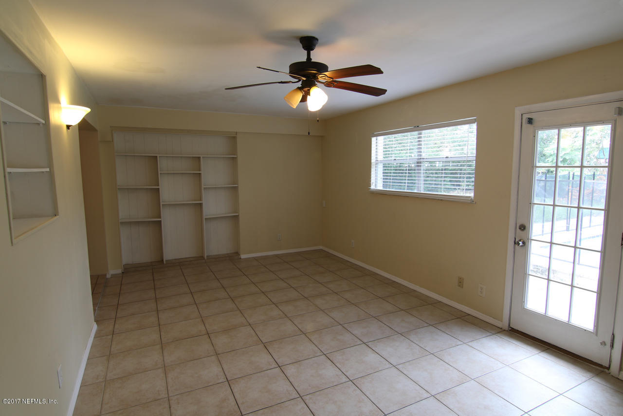 8447 Lone Star Road Jacksonville, FL 32211 - Photo 9 of 19 09