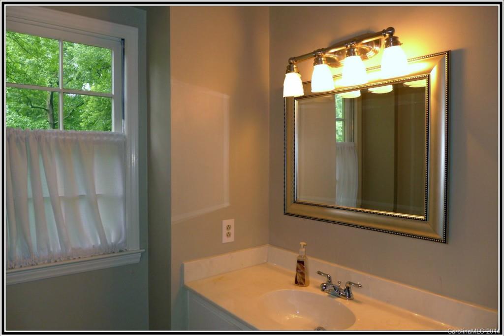 6025 Gate Post Road Charlotte, NC 28211 - Photo 13 of 20 Gallery Image 13