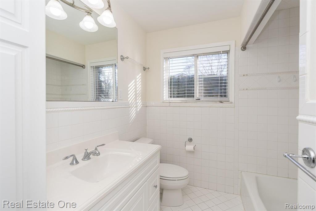 1216 Sycamore Drive Rochester, MI 48307 - Photo 16 of 31