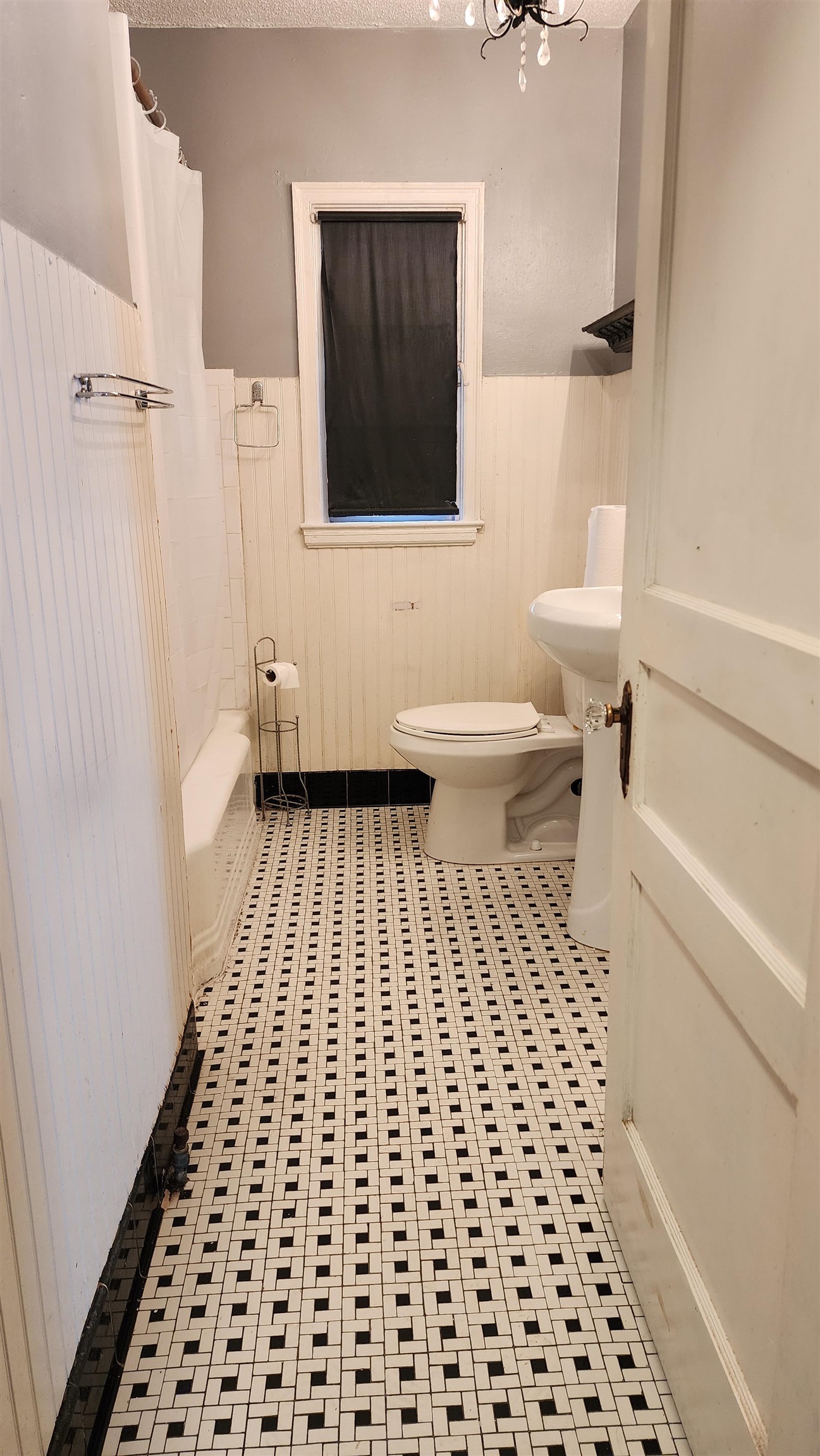 925 Inman Road Memphis, TN 38111 - Photo 11 of 17 Spacious Bathroom with built-in cabinetry.