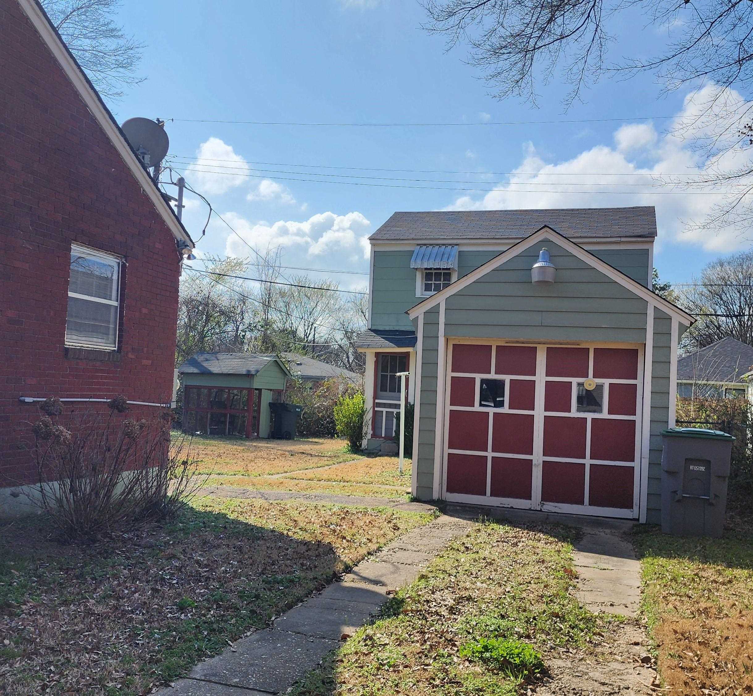 This space is approx. 300 sq. ft. and has so many possibilities for use.  Craft Room, Man Cave, Office, Playhouse, etc.  There is enough room in the 39ft. garage to convert part of it to a bathroom and kitchenette and still have room to park a vehicle.