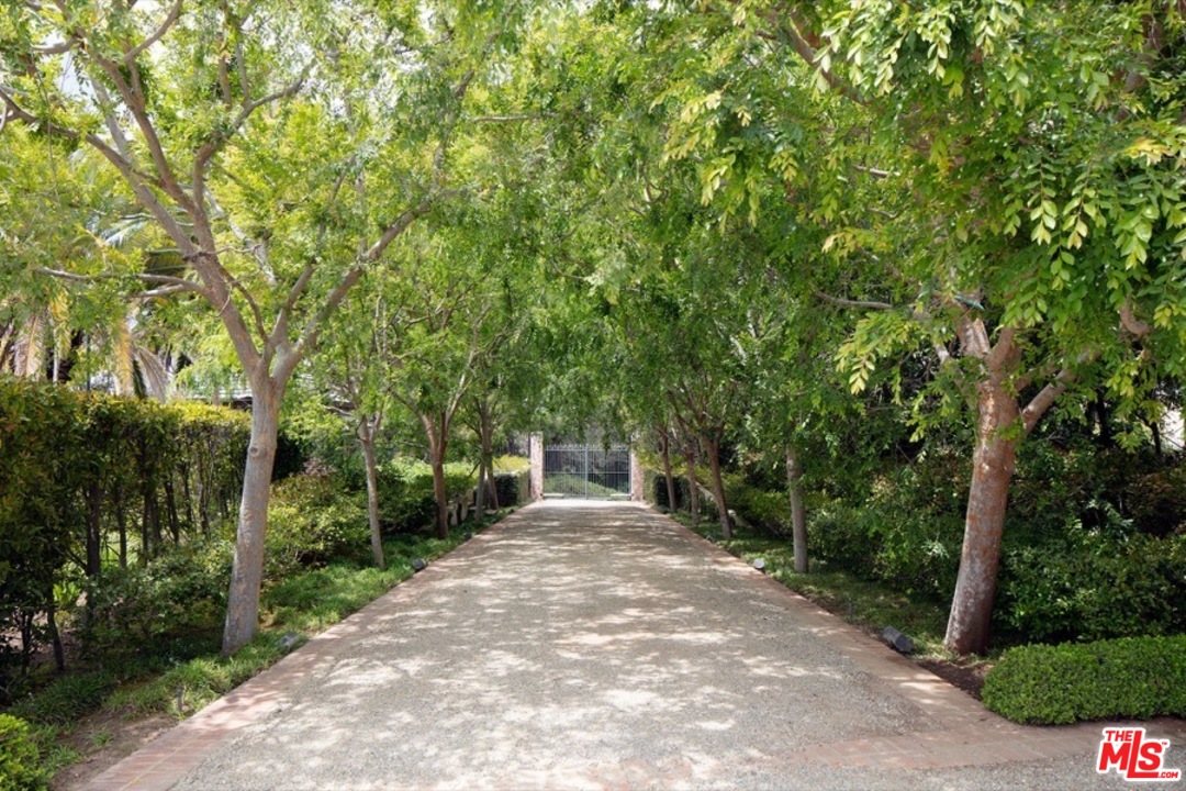 110 North Rockingham Avenue Los Angeles, CA 90049 - Photo 1 of 15