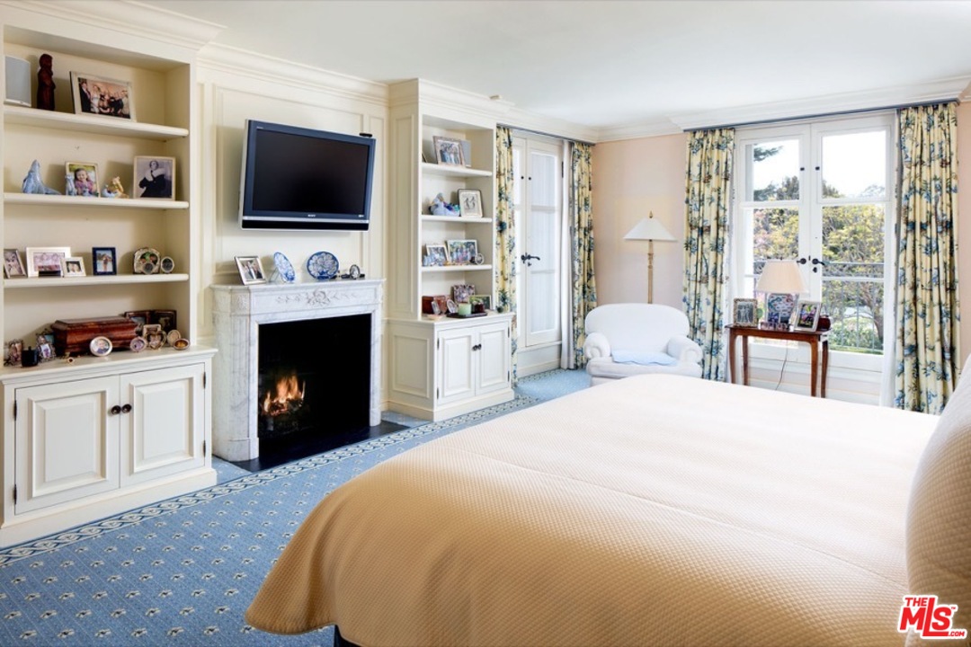 110 North Rockingham Avenue Los Angeles, CA 90049 - Photo 12 of 15