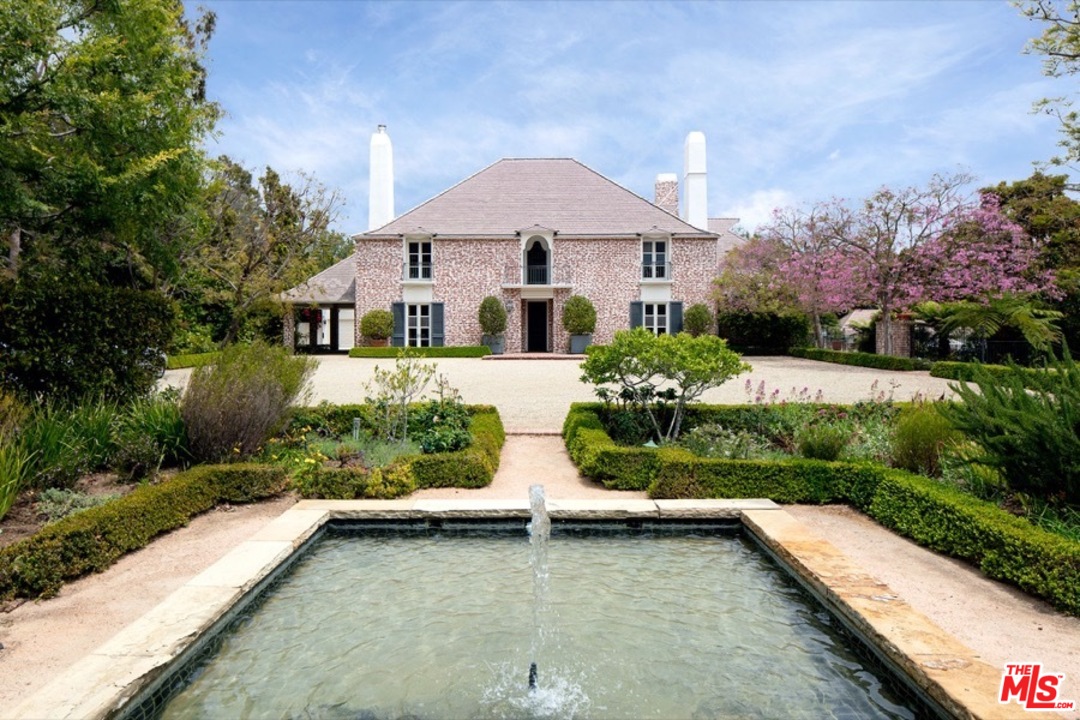 110 North Rockingham Avenue Los Angeles, CA 90049 - Photo 4 of 15